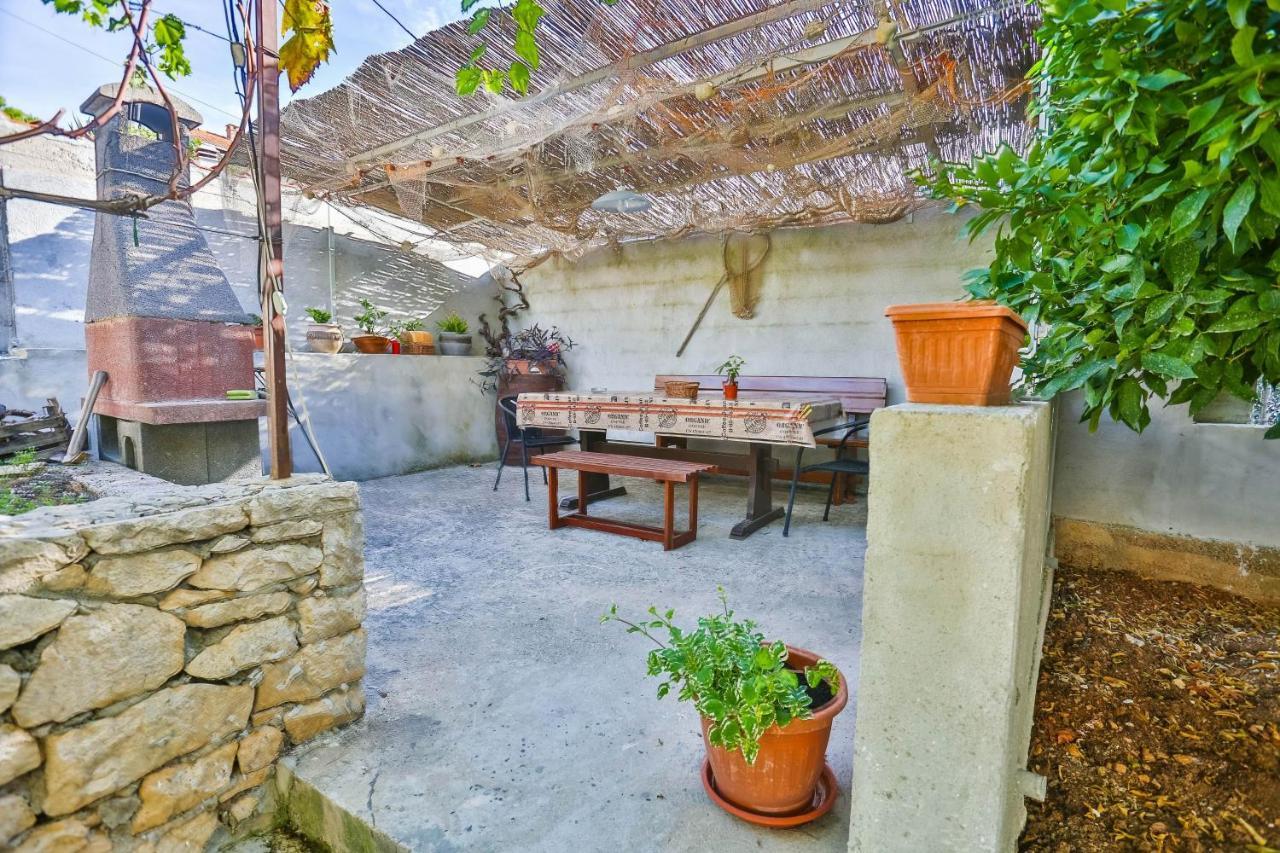 Apartments With A Parking Space Sutivan, Brac - 752 Εξωτερικό φωτογραφία