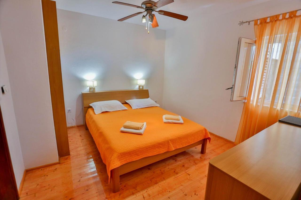 Apartments With A Parking Space Sutivan, Brac - 752 Εξωτερικό φωτογραφία