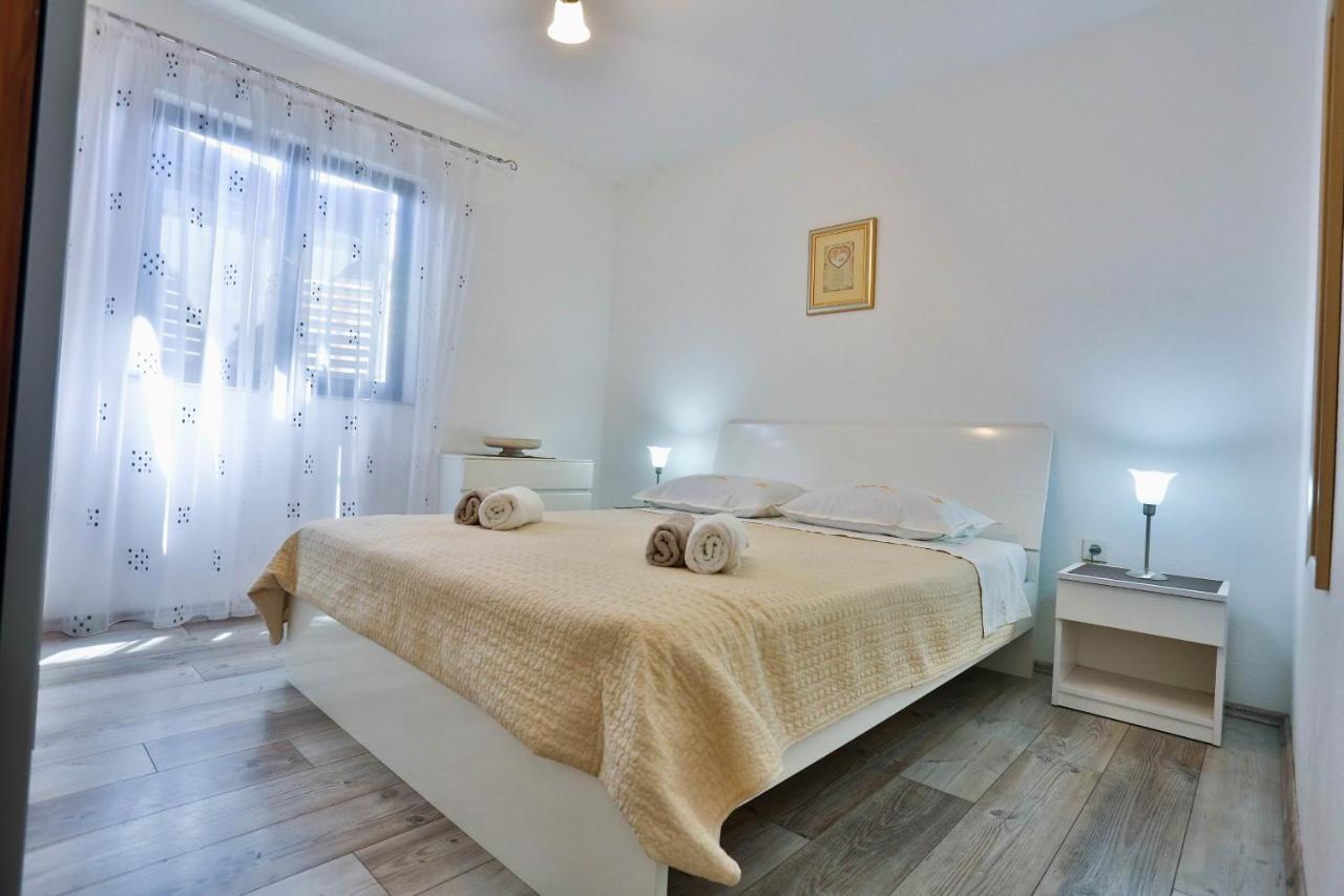 Apartments With A Parking Space Sutivan, Brac - 752 Εξωτερικό φωτογραφία