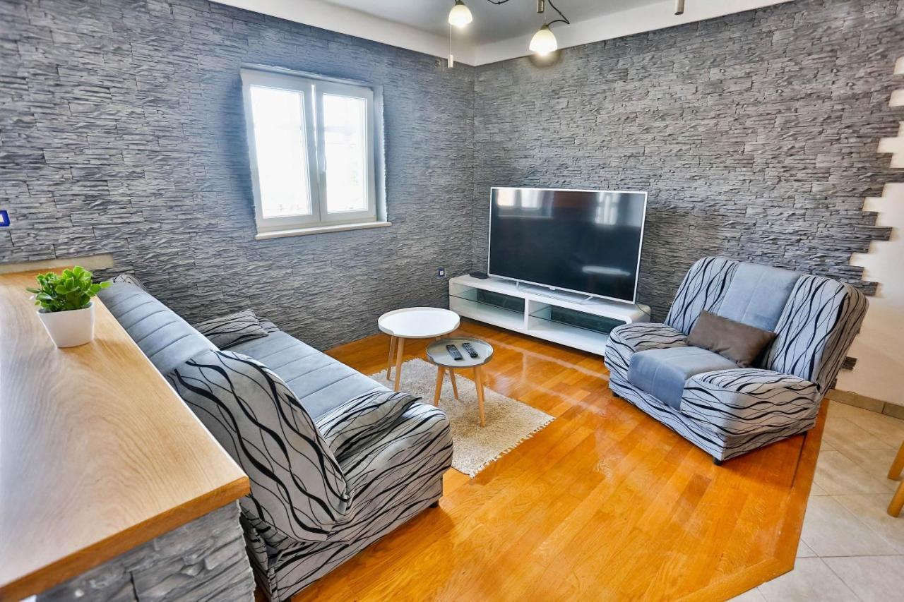 Apartments With A Parking Space Sutivan, Brac - 752 Εξωτερικό φωτογραφία